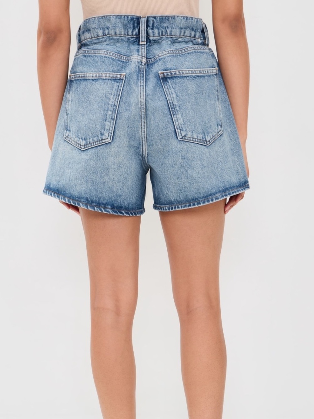 AGOLDE Lyonne Short Sz. 28 Color: Outbreak - Picture 2 of 11